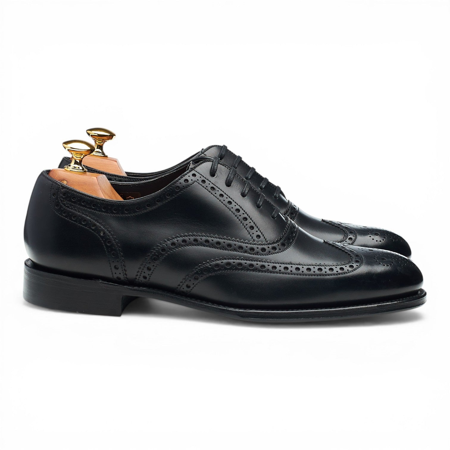 ローク - アボッツ・シューズ 「 Loake 」というタグが付けられてい