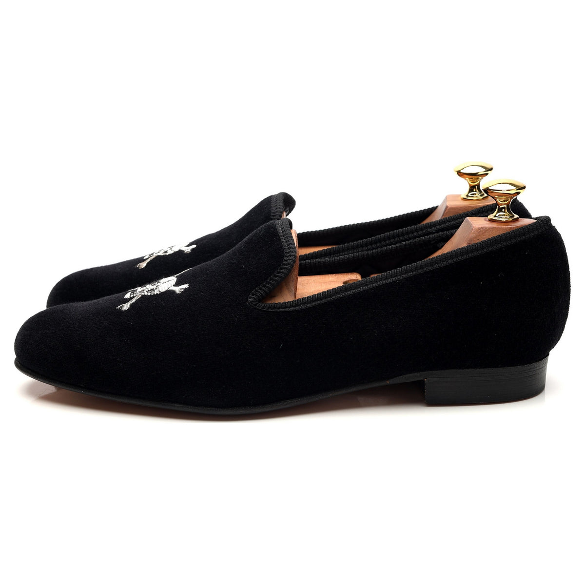 &#39;Skull &amp; Crossbones&#39; Black Velvet Slippers UK 9.5